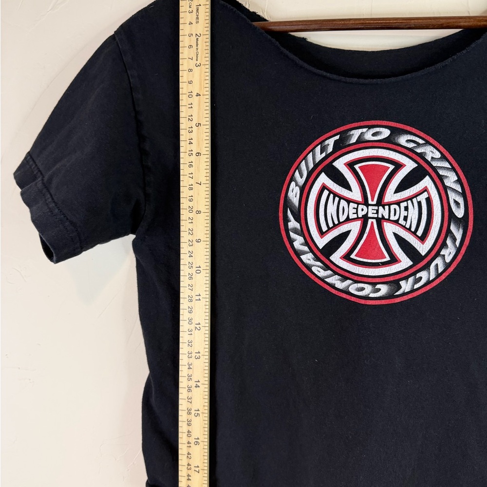 Vintage Independent Black Crop T-Shirt with Red & White Logo - Picture 5 of 5